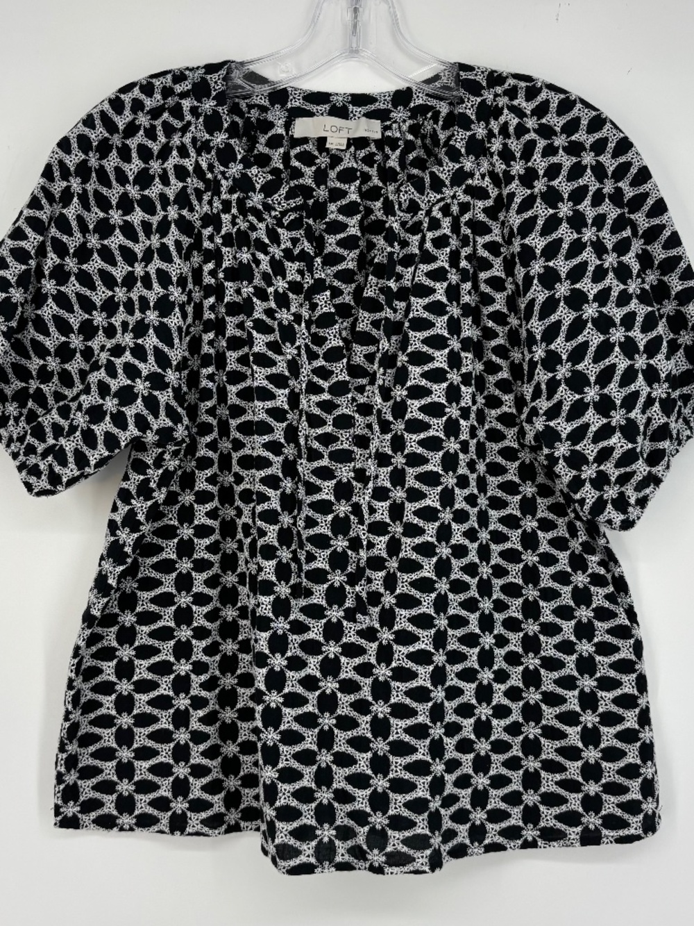 Loft Womens PETITE Medium Pullover Blouse Black White Eyelet Floral Embroidery